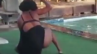 Soweto Girl Dances With No Panties