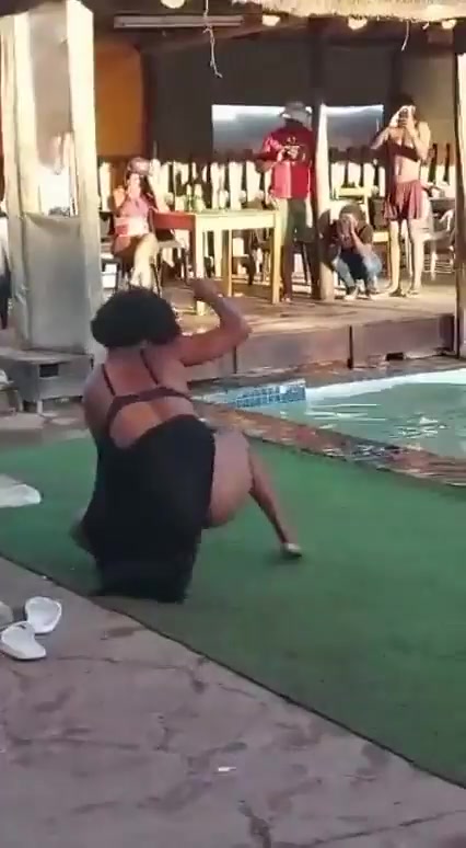 Soweto Girl Dances With No Panties